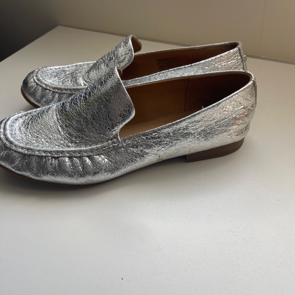 UGG SILVER LOAFERS SIZE 7 - Picture 3 of 6